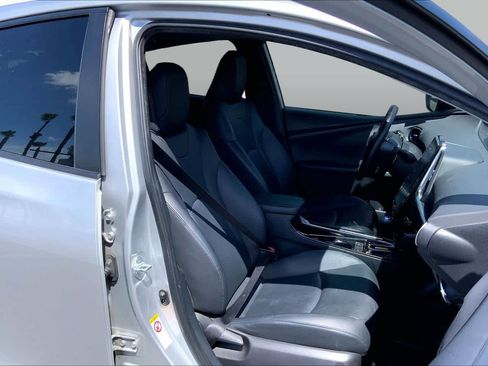 Used 2022 Toyota Prius Limited FWD image 8