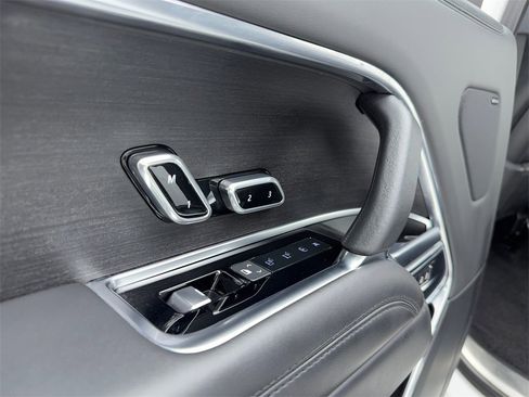 Used 2023 Land Rover Range Rover Long Wheelbase SE image 43