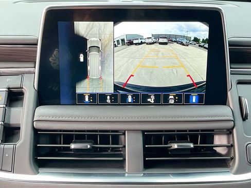 Used 2024 Chevrolet Tahoe Z71 w/ Luxury Package AWD/4WD image 25