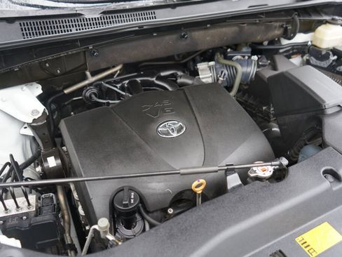 Used 2017 Toyota Highlander XLE AWD/4WD image 9