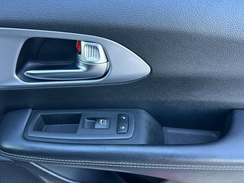 Used 2019 Chrysler Pacifica Touring Plus w/ Advanced Safetytec Group image 20