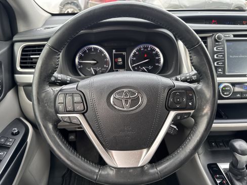 Used 2017 Toyota Highlander Limited image 12