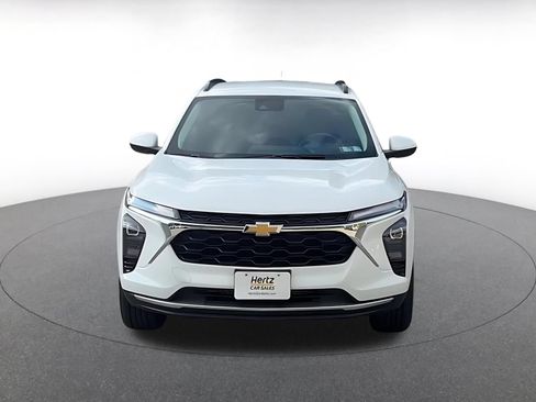 Used 2025 Chevrolet Trax LT FWD image 4