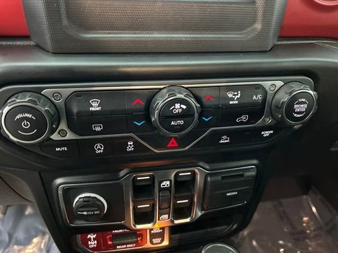 Used 2021 Jeep Wrangler Unlimited Rubicon w/ Xtreme Recon 35" Tire Package image 26