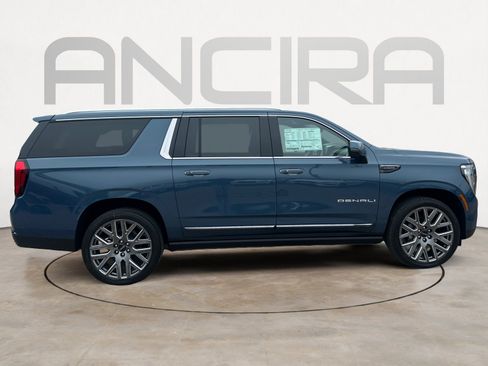 Used 2025 GMC Yukon XL Denali Ultimate AWD/4WD image 11