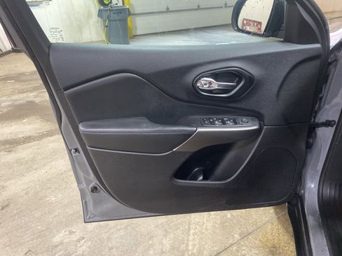 Used 2021 Jeep Cherokee Latitude Plus w/ Security Package image 8