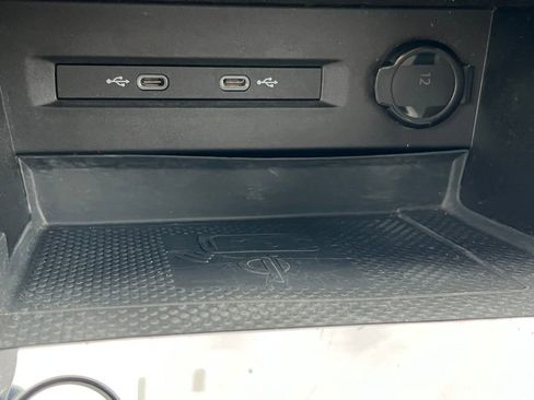 Used 2022 Volkswagen Taos SEL w/ Panoramic Sunroof Package image 27