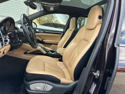 Used 2014 Porsche Cayenne Platinum Edition image 14