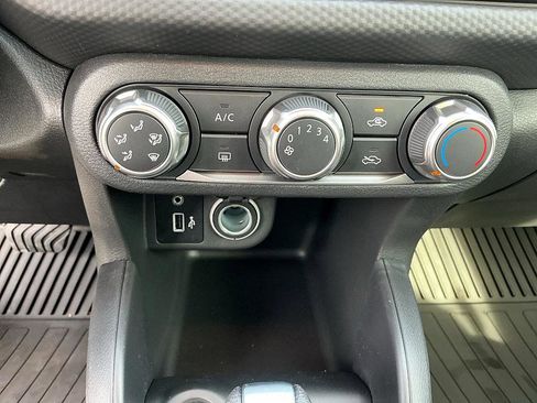 New 2025 Nissan Kicks S image 18