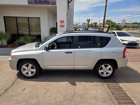 Used 2007 Jeep Compass Sport FWD image 2