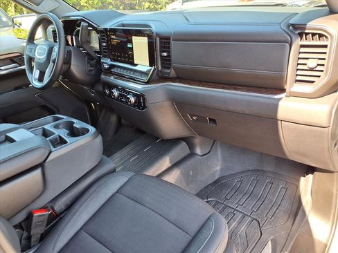 Used 2024 GMC Sierra 1500 Elevation image 10