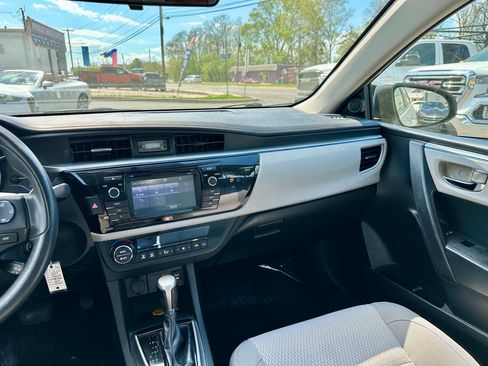 Used 2016 Toyota Corolla LE FWD image 14