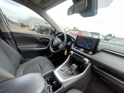 Used 2022 Toyota RAV4 LE AWD/4WD image 5