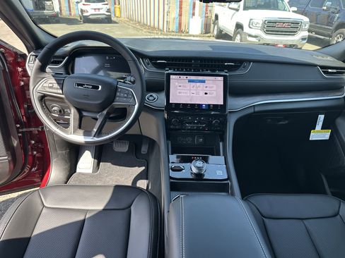 New 2025 Jeep Grand Cherokee L Limited w/ Luxury Tech Group II image 11