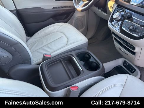 Used 2017 Chrysler Pacifica Touring-L image 74