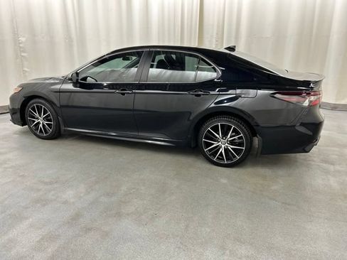 Used 2024 Toyota Camry SE FWD image 3