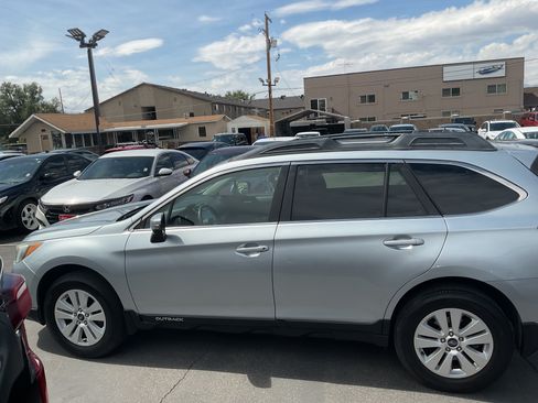 Used 2016 Subaru Outback 2.5i Premium AWD/4WD image 4