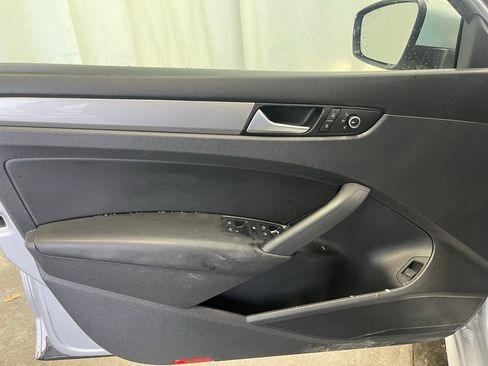 Used 2015 Volkswagen Passat 1.8T Wolfsburg Edition image 9