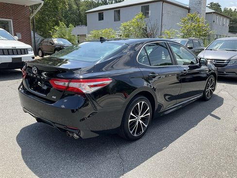 Used 2020 Toyota Camry SE FWD image 5