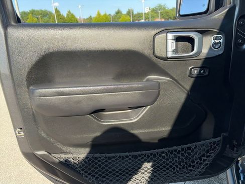Used 2023 Jeep Gladiator Sport AWD/4WD image 14