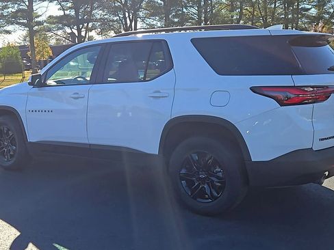 Used 2023 Chevrolet Traverse LT w/ Midnight/Sport Edition image 2