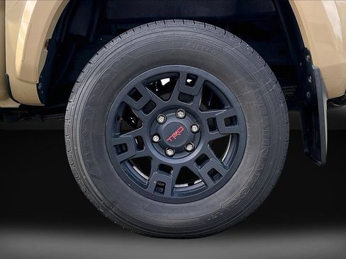 Used 2017 Toyota Tacoma TRD Sport w/ Tow Package (A/T) AWD/4WD image 34