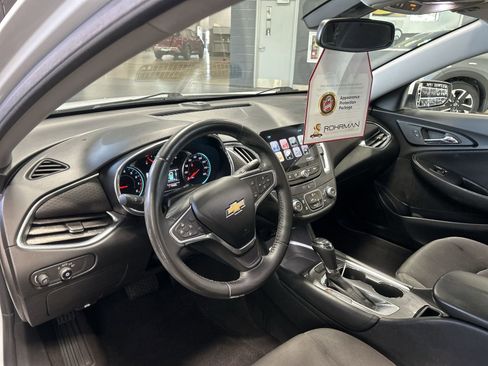 Used 2018 Chevrolet Malibu LT FWD image 28