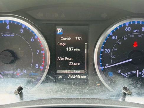 Used 2019 Toyota Highlander LE image 18