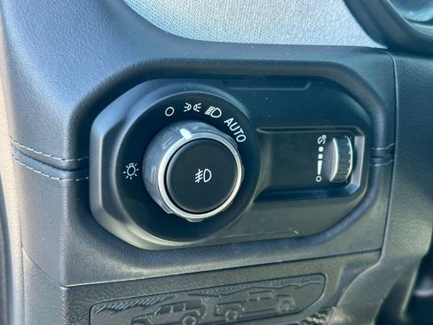 Used 2024 Jeep Wrangler Sahara image 21