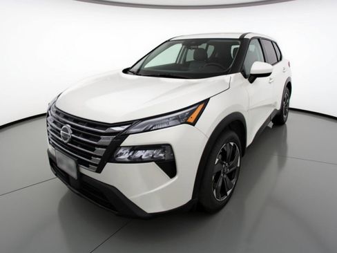 Used 2025 Nissan Rogue SV FWD image 3