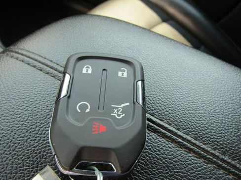 Used 2022 GMC Terrain SLT w/ LPO, Floor Liner Package AWD/4WD image 24