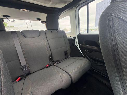 Used 2025 Jeep Wrangler Unlimited Sahara AWD/4WD image 37