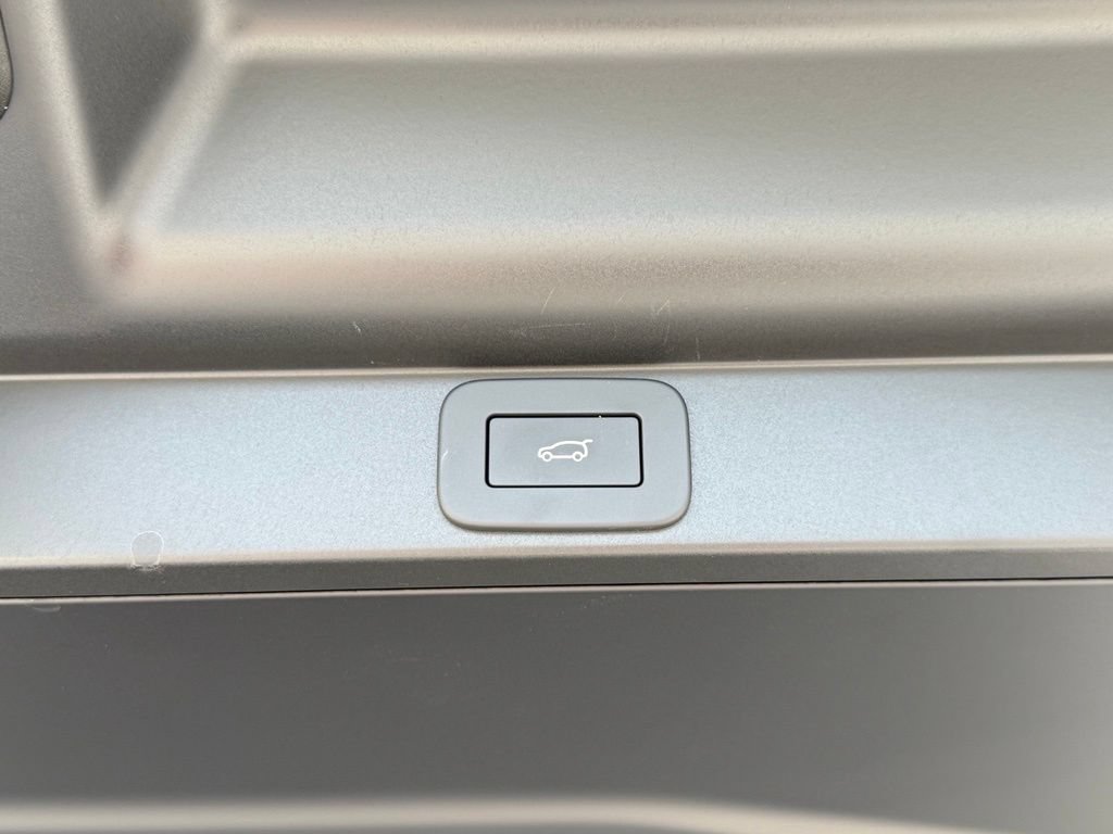 Certified 2026 Land Rover Range Rover SE AWD/4WD image 36