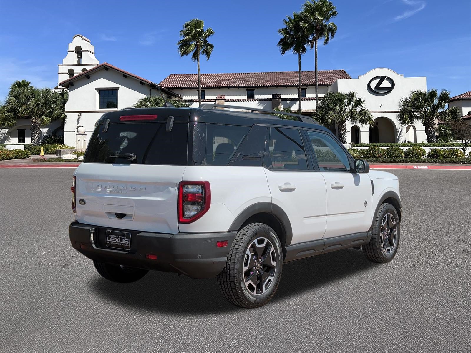 Used 2021 Ford Bronco Sport Outer Banks w/ Outer Banks Package (96D) AWD/4WD image 2