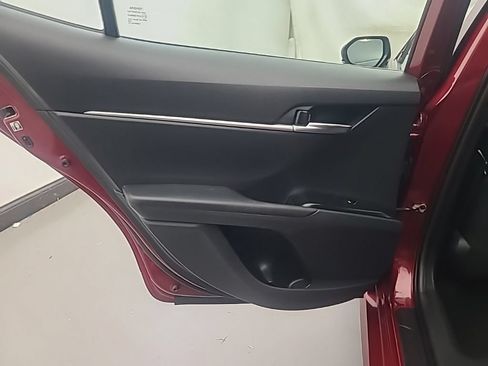 Used 2019 Toyota Camry LE FWD image 18