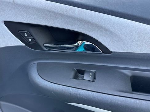 Used 2020 Chevrolet Bolt LT FWD image 21