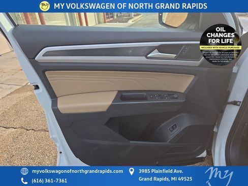 Used 2023 Volkswagen Atlas Cross Sport SEL R-Line image 11