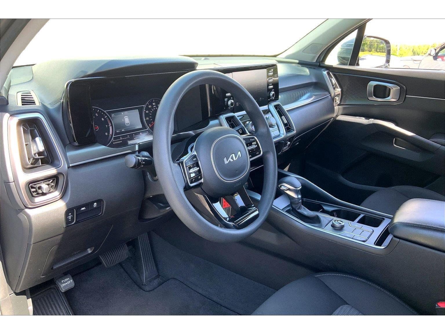 Used 2023 Kia Sorento LX FWD image 11