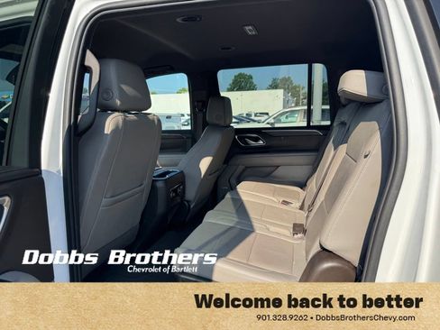 Used 2024 Chevrolet Suburban LT RWD image 16