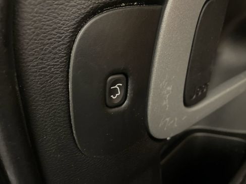 Used 2018 Jeep Cherokee Limited AWD/4WD image 29