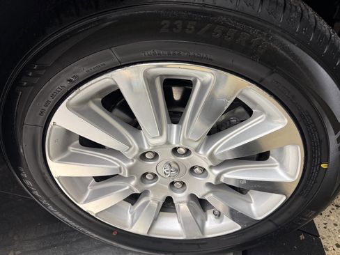 Used 2011 Toyota Sienna LE image 31