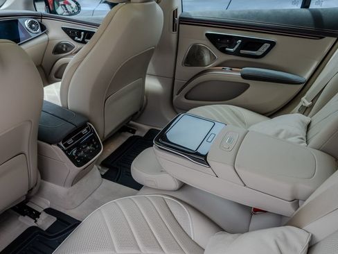 Used 2023 Mercedes-Benz EQS 580 4MATIC Sedan image 22