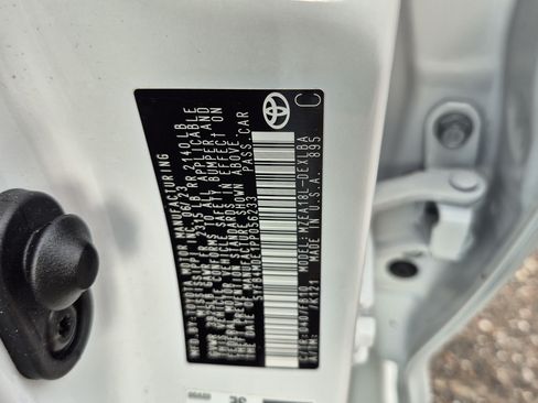 Used 2023 Toyota Corolla LE FWD image 30
