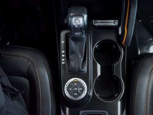 Used 2022 Ford Bronco Badlands image 40