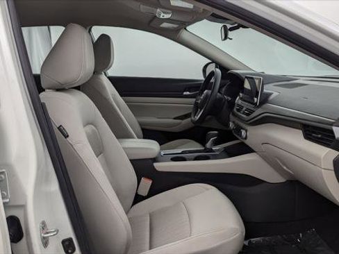 Used 2025 Nissan Altima 2.5 SV image 21