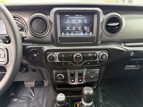 Used 2023 Jeep Wrangler Sport S image 20