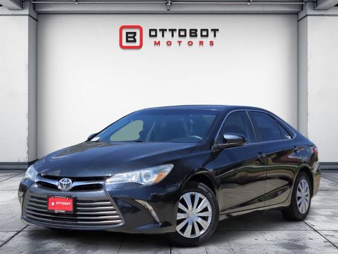 Used 2017 Toyota Camry LE FWD image 1