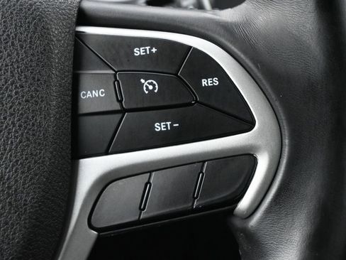 Used 2018 Jeep Cherokee Latitude Plus image 6