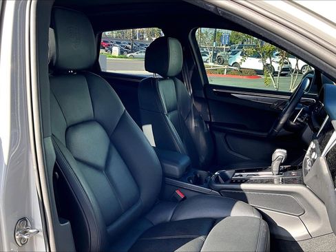 Used 2024 Porsche Macan image 7