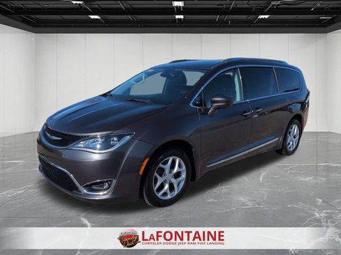 Certified 2018 Chrysler Pacifica Touring-L w/ Tire & Wheel Group image 1
